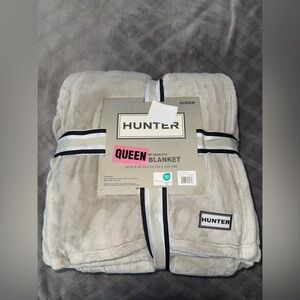 Hunter premium quality plush blanket light grey queen size